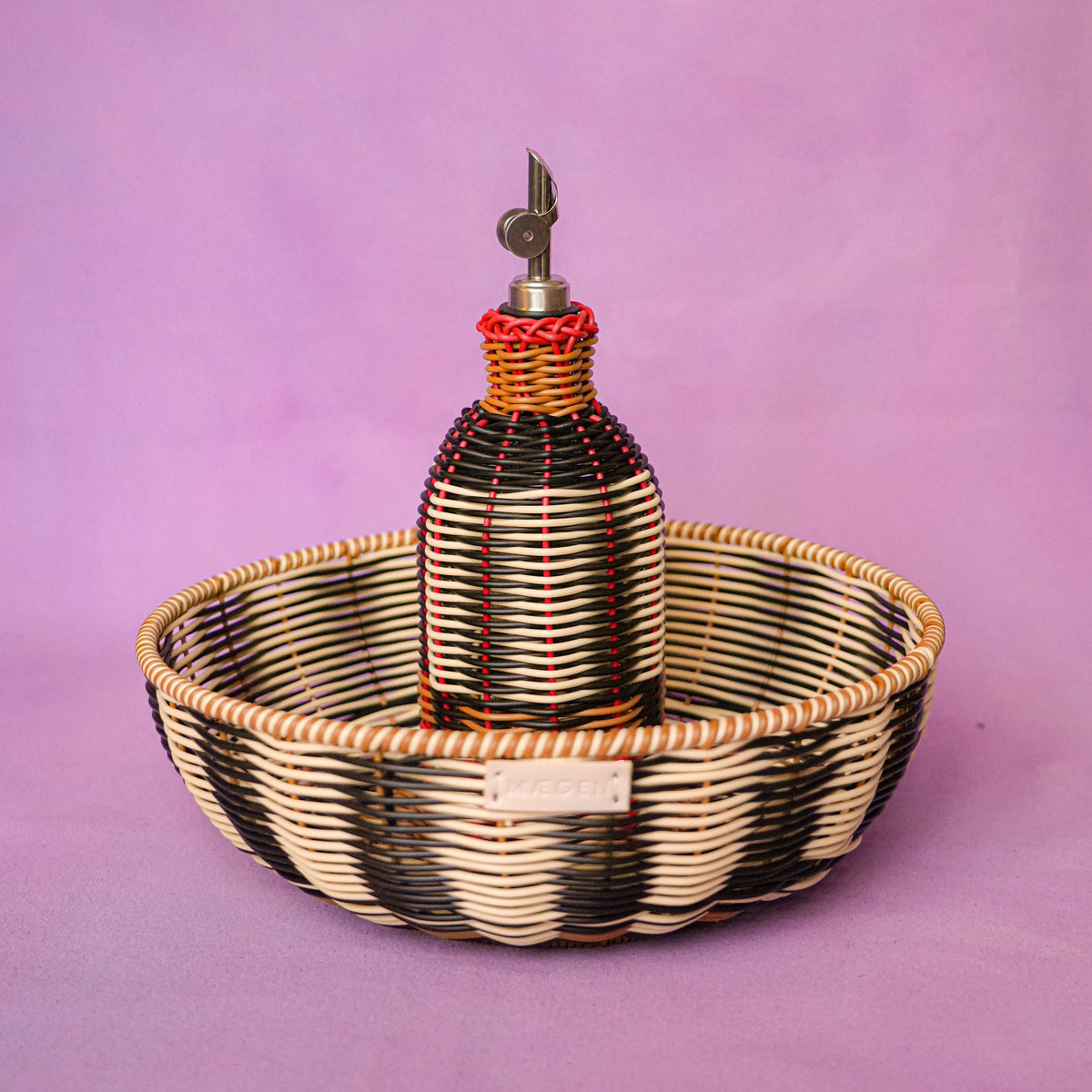 Black and Cream Woven Oil Pourer
