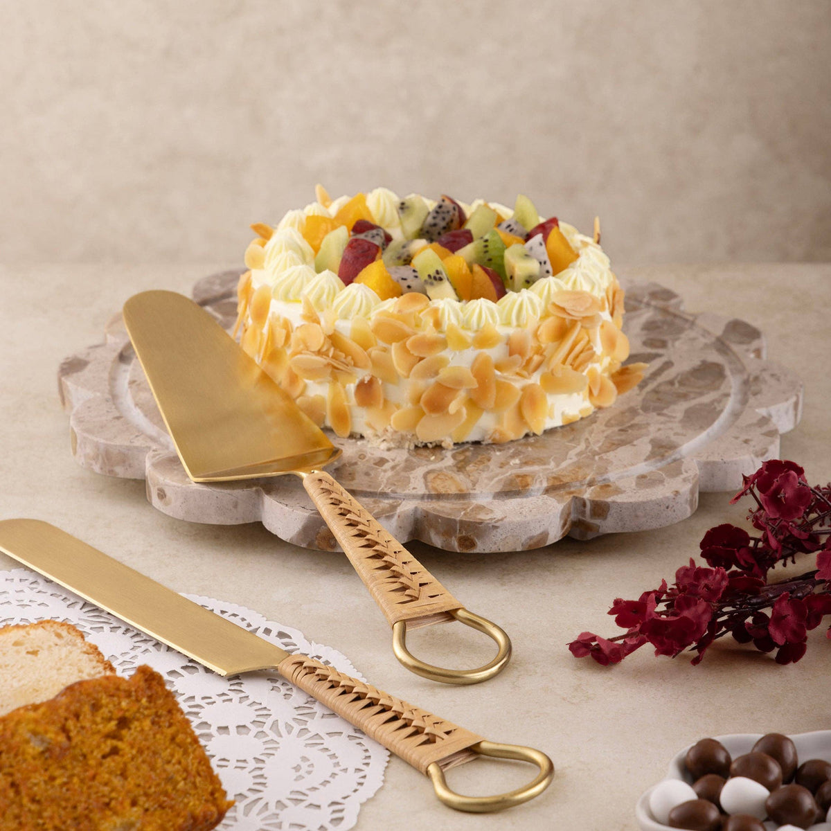 Helsinki Rattan and Gold Cake Servers, Set
