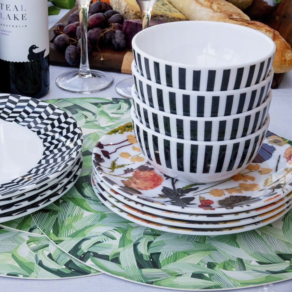 Black & White Starburst Melamine Bowls, Set of 4