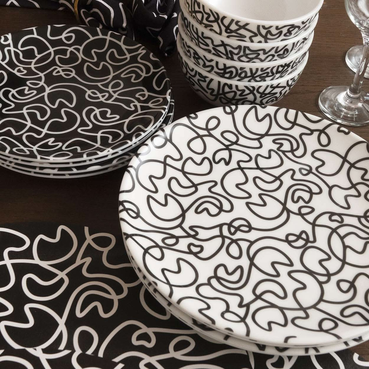 Black & White Squiggly Melamine Dinner Plates, Set of 4