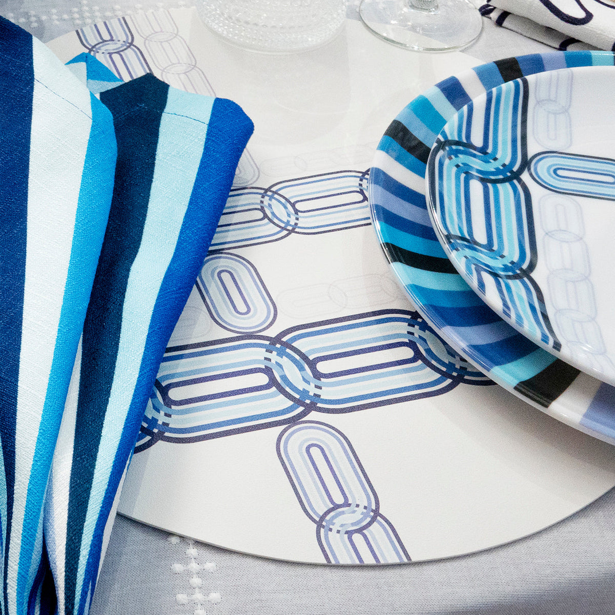 Blue Link Starburst Vinyl Placemats, Set of 4