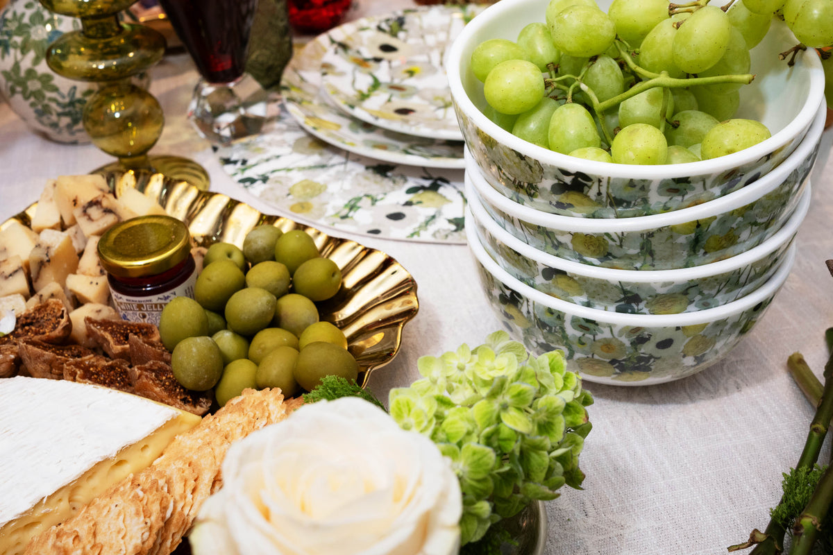 HOLIDAY TABLE