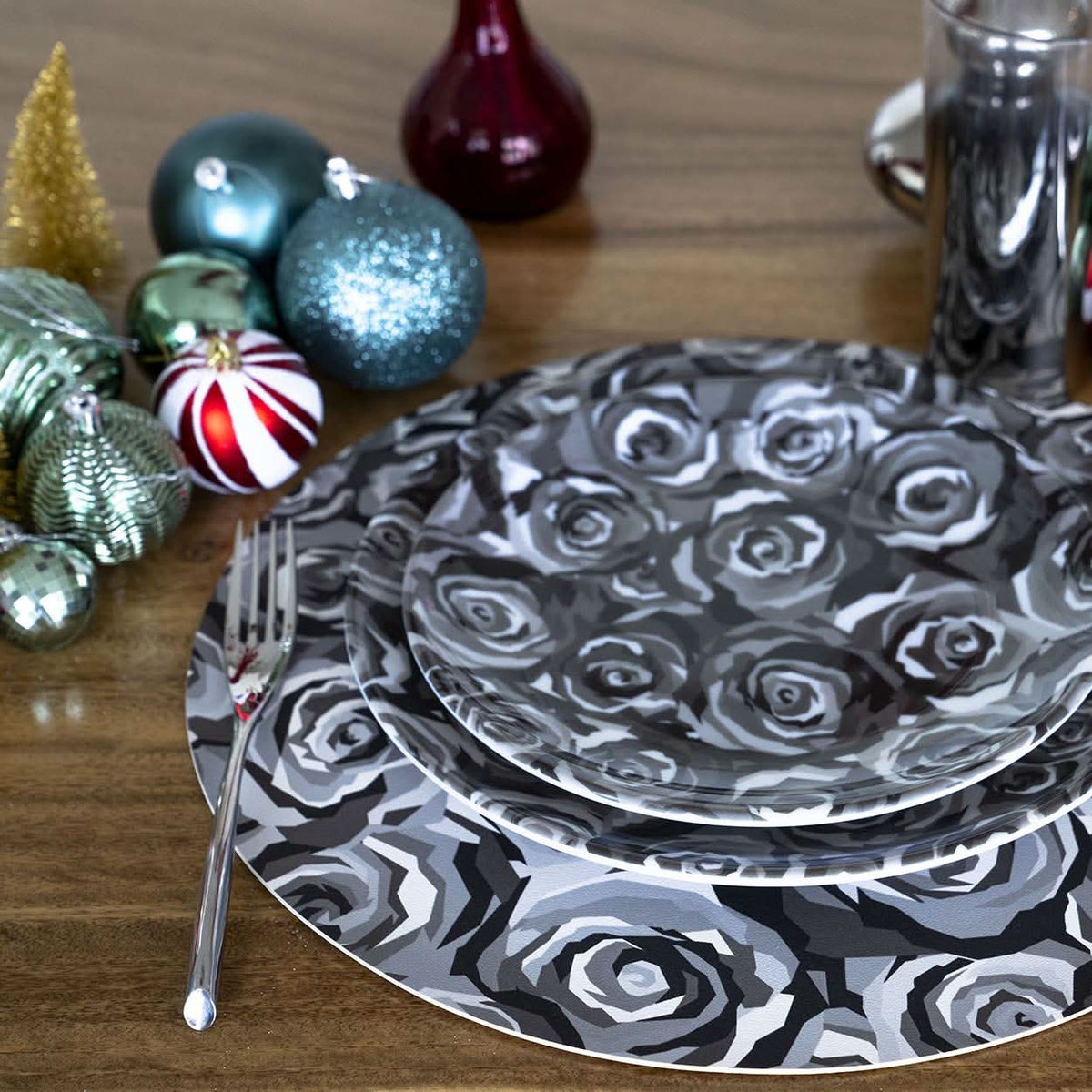 Grayscale Roses Vinyl Placemats, Set of 4