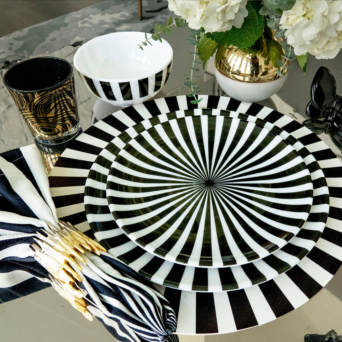 Black & White Starburst Melamine Hostess Set, 20-Piece (Service for 4)