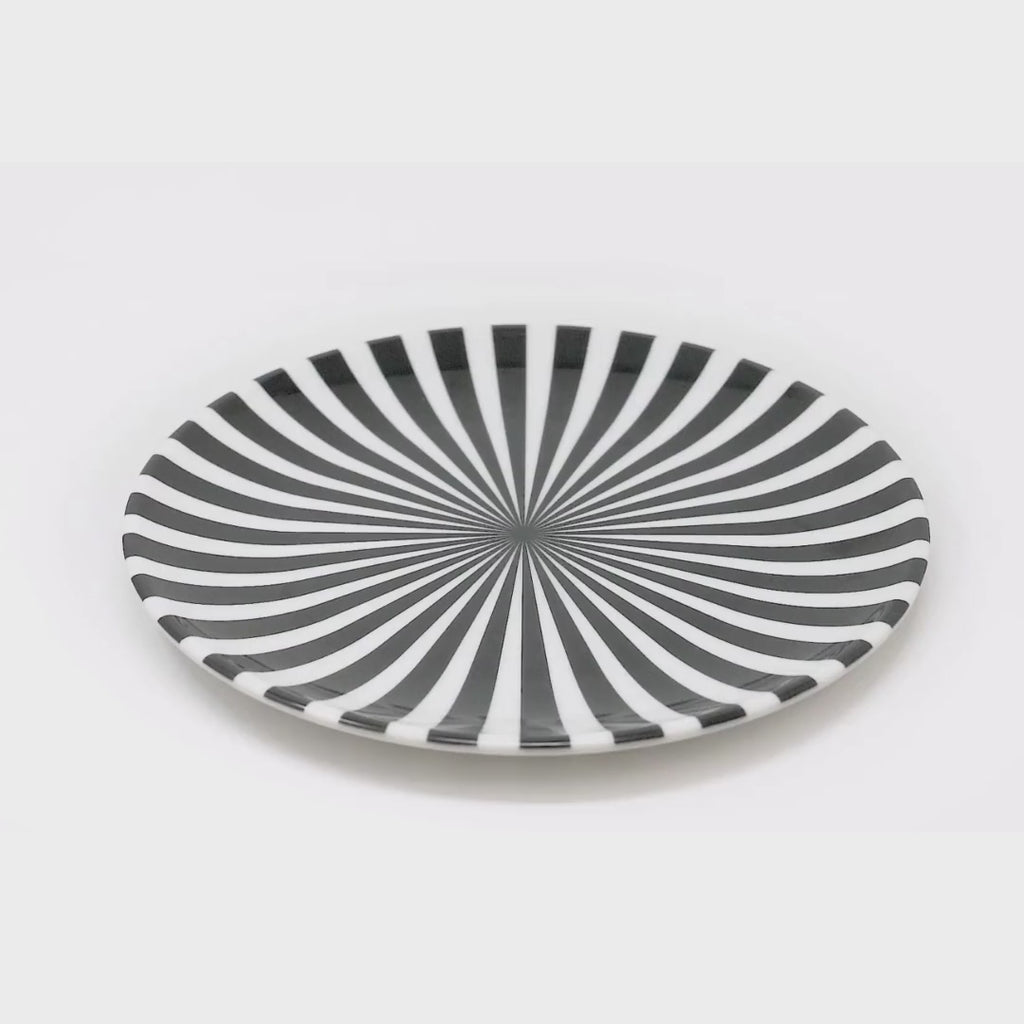 Black & White Starburst Melamine Dinner Plates, Set of 4