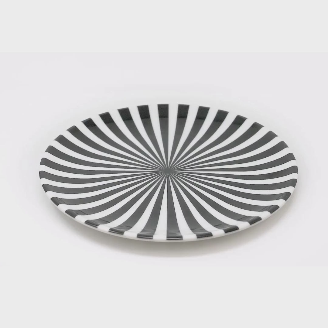 Black & White Starburst Melamine Dinner Plates, Set of 4